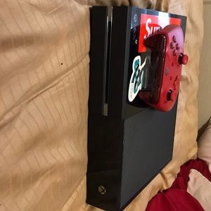 xbox one comes with everything barley used